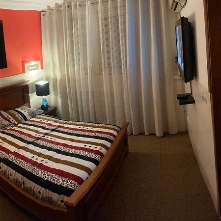 Homestay Appartement 2 Chambres Яунде Екстер'єр фото