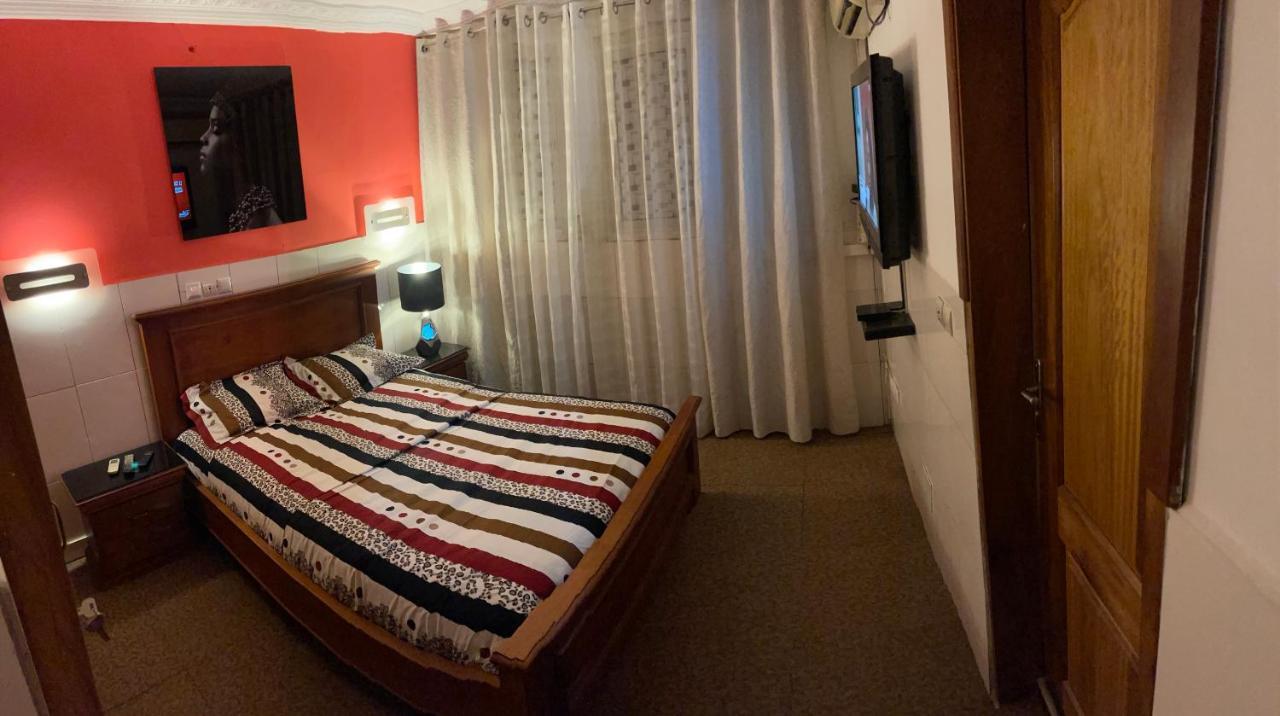 Homestay Appartement 2 Chambres Яунде Екстер'єр фото