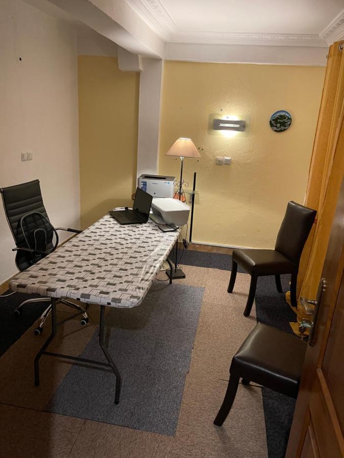 Homestay Appartement 2 Chambres Яунде Екстер'єр фото